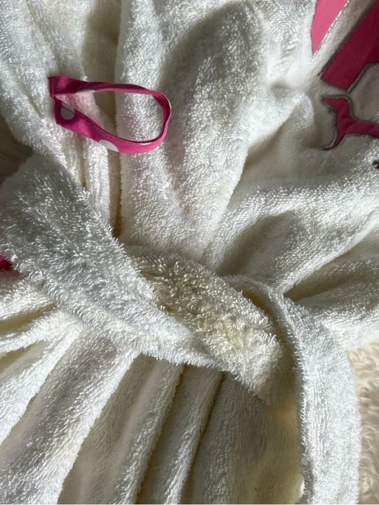 Pink Robe - Picture 2 of 6